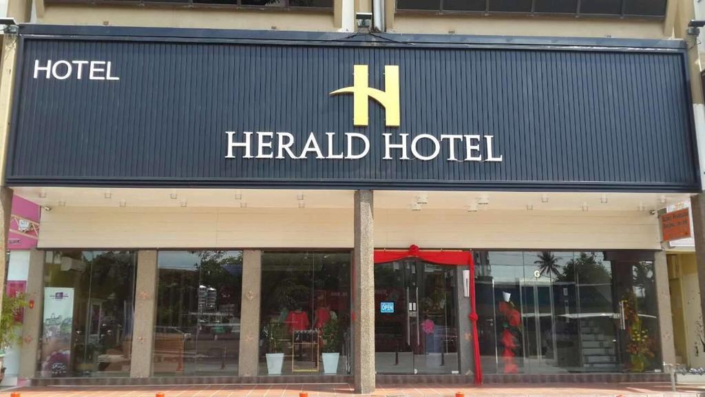 Herald Hotel Malacca Exterior photo