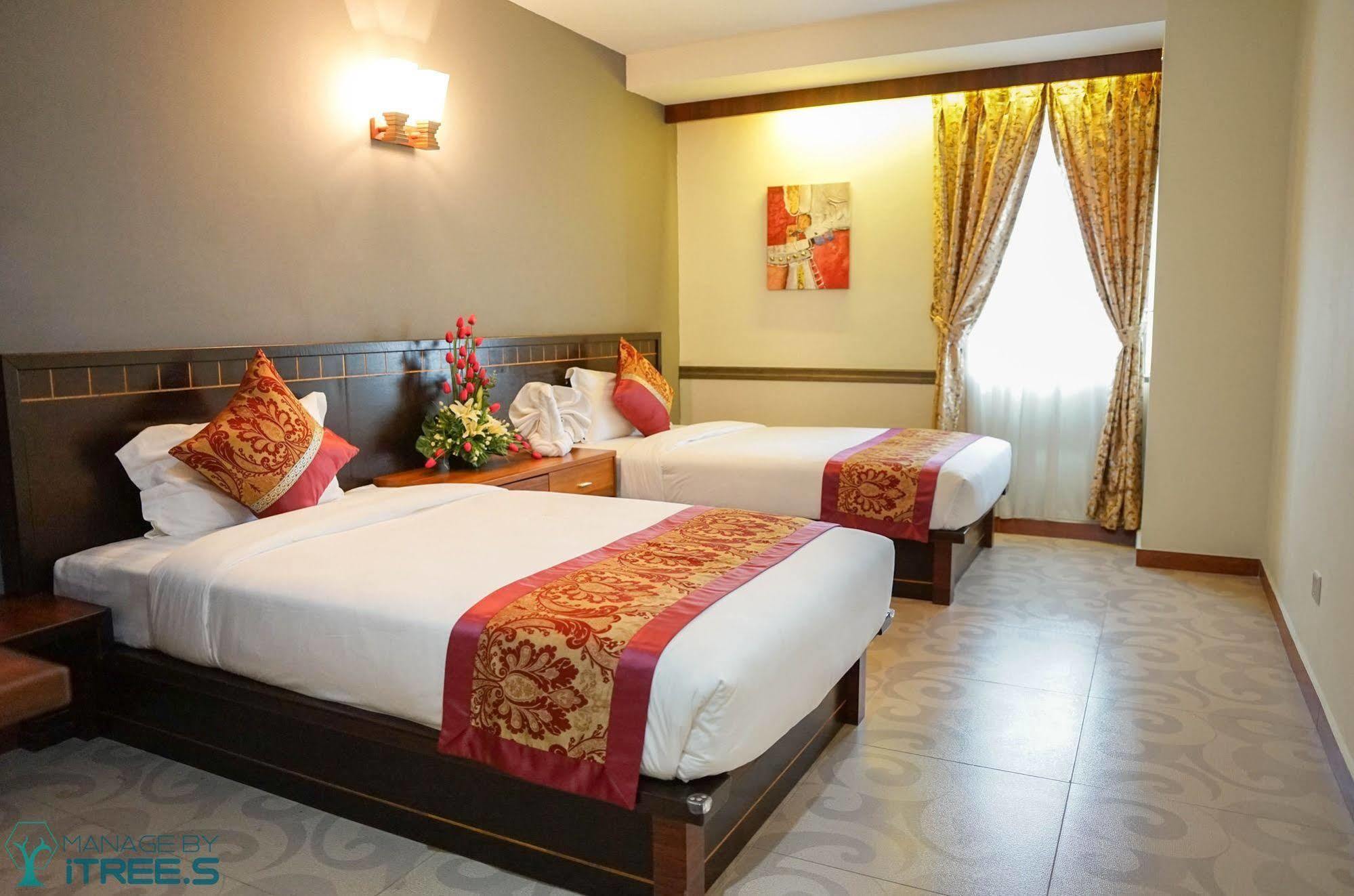 Herald Hotel Malacca Exterior photo